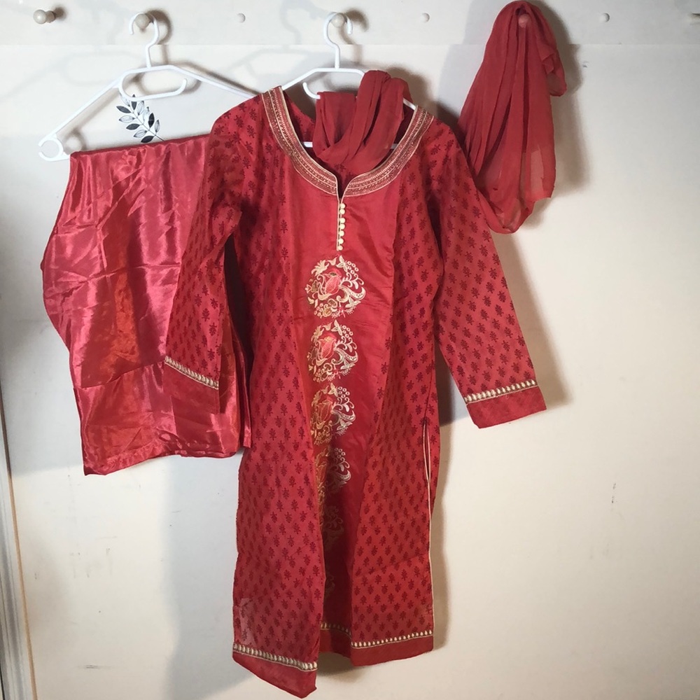 Chic Red Embroidered Women's Pantsuit
